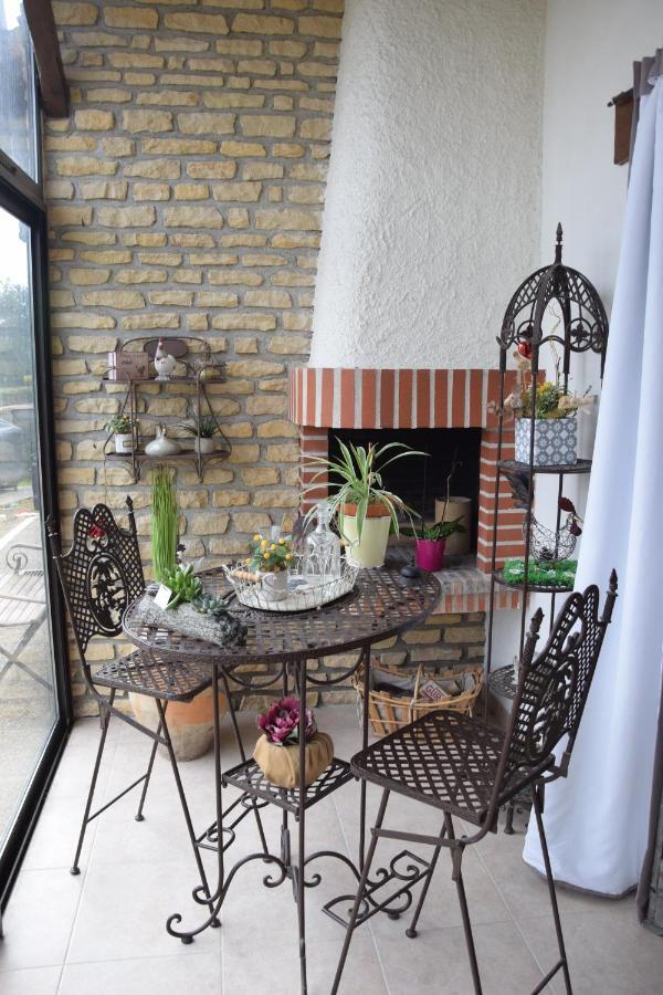 Neuville-du-Poitou Au Gue Du Bois B&B 외부 사진